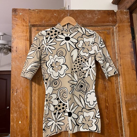 Kwaidan Editions Beige Floral Jacquard Sweater (size 38) - Picture 8 of 8